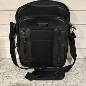 Kenneth Cole Reaction Tablet Messenger Bag Black